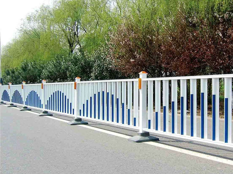 道路隔離護(hù)欄圖片