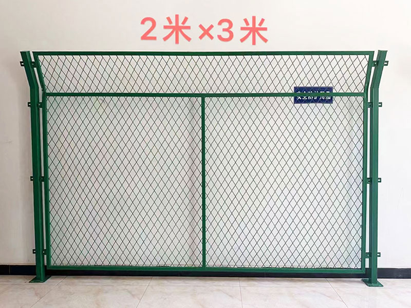 鋼板網(wǎng)菱形孔護(hù)欄